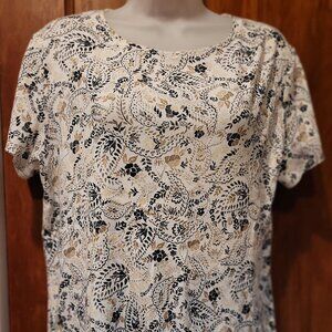 Croft & Barrow The Classic Tee; black, gold, white top; size L